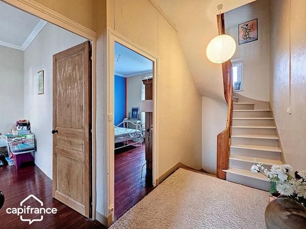 THOUARS Proche Place Lavault Maison de ville avec 4 chambres