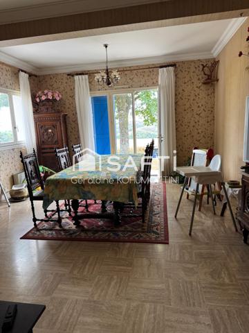 Grand terrain et beaux espaces-Cadre verdoyant
