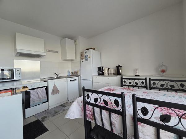 Appartement
         2 pièces
        - 43 m² 206 000 € *