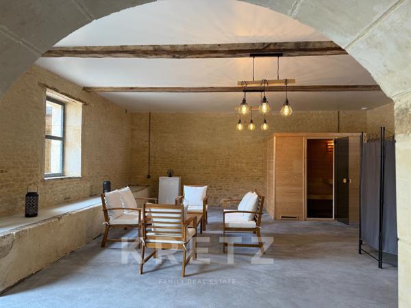 Propriété du XVIIIe rénovée dans un gout design, parc de 1/2Ha, dépendances, rivière