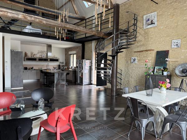 Propriété du XVIIIe rénovée dans un gout design, parc de 1/2Ha, dépendances, rivière