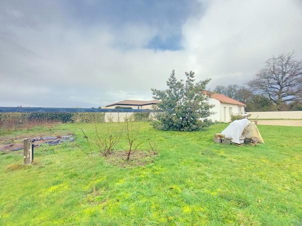 Terrain avec garage - Libre de constructeur - Saint Julien De Concelles - 900m²