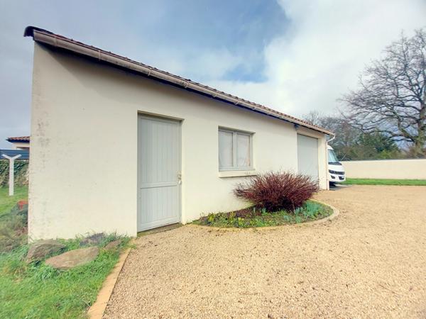 Terrain avec garage - Libre de constructeur - Saint Julien De Concelles - 900m²