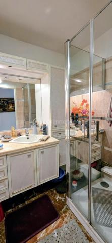 Je vous propose à la vente cet appartement traversant situé au 1er étage d'une résidence sécurisée avec ascenseur et accès PMR sur le port de Carnon.
L'appartement d'environ 81m2 habitable (68m2 Carrez) est composé d'une entrée avec placard, une cuisine aménagée avec un balconnet, une grande pièce de vie avec coin salon et salle à manger et un accès sur la terrasse avec vue sur le beau jardin de la place des Cystes, une salle de douche, 2 chambres dont une avec placards et des WC indépendants. 
L'appartement est calme, bien ventilé et proche de toutes les commodités. Des prestations essentielles: climatisation, menuiseries aluminium double vitrage, accès PMR, ascenseur, un seul appartement voisin sur le palier, résidence très bien gérée et bien entretenue.
Une opportunité à saisir!