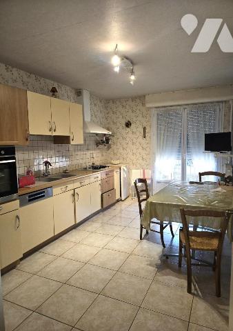Appartement T4 dans résidence sécurisée avec ascenseur.