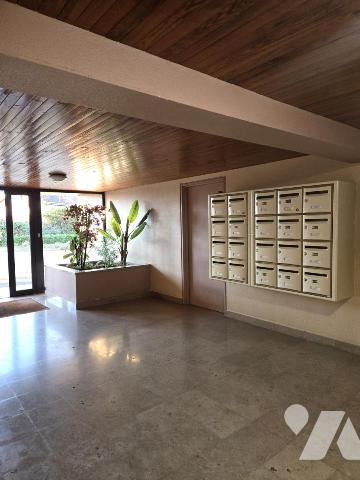 Appartement T4 dans résidence sécurisée avec ascenseur.