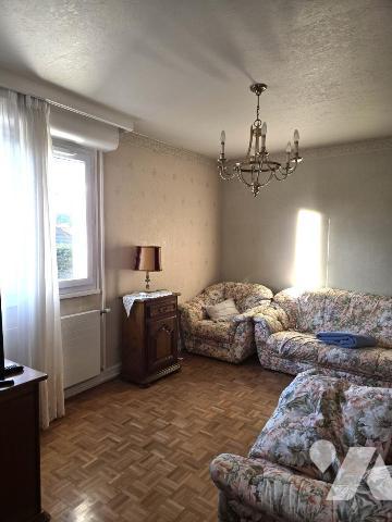 Appartement T4 dans résidence sécurisée avec ascenseur.