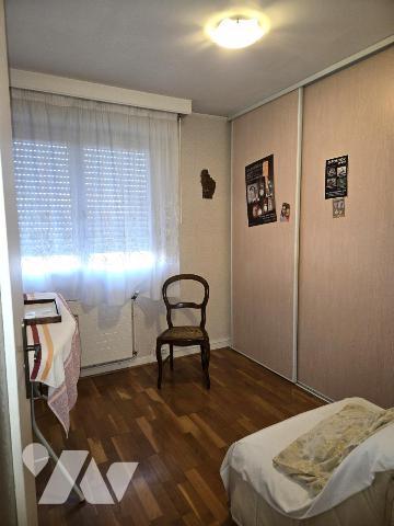 Appartement T4 dans résidence sécurisée avec ascenseur.