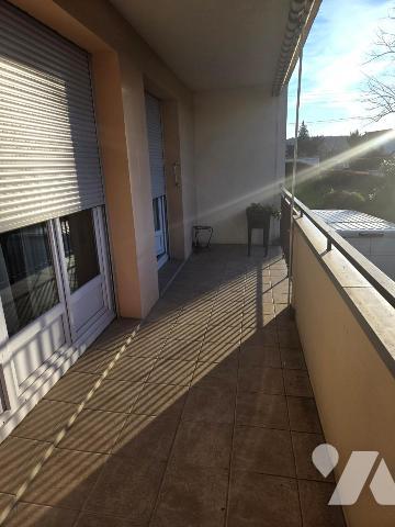 Appartement T4 dans résidence sécurisée avec ascenseur.