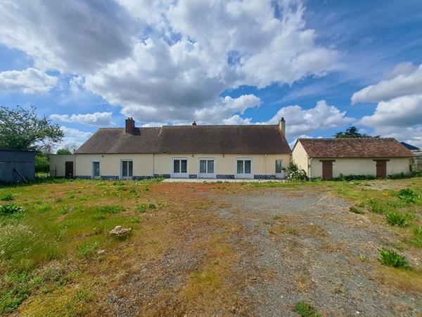 A VENDRE - MAISON DE PLAIN PIED A VILLAINES SOUS MALICORNE