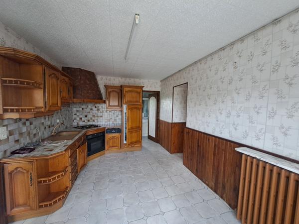 A VENDRE - MAISON DE PLAIN PIED A VILLAINES SOUS MALICORNE