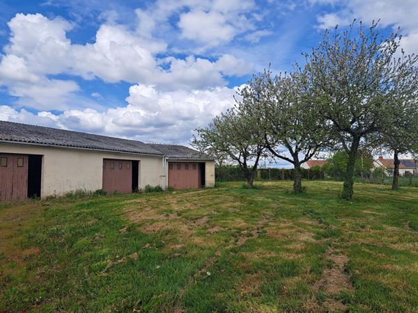 A VENDRE - MAISON DE PLAIN PIED A VILLAINES SOUS MALICORNE