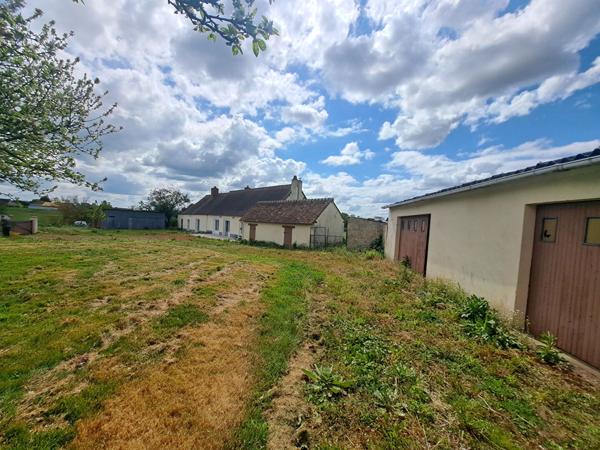 A VENDRE - MAISON DE PLAIN PIED A VILLAINES SOUS MALICORNE