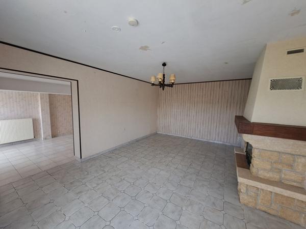 A VENDRE - MAISON DE PLAIN PIED A VILLAINES SOUS MALICORNE