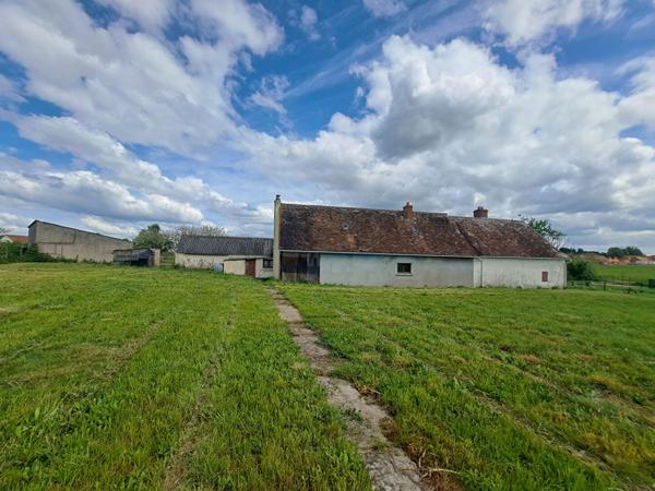 A VENDRE - MAISON DE PLAIN PIED A VILLAINES SOUS MALICORNE