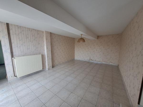 A VENDRE - MAISON DE PLAIN PIED A VILLAINES SOUS MALICORNE