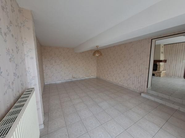 A VENDRE - MAISON DE PLAIN PIED A VILLAINES SOUS MALICORNE