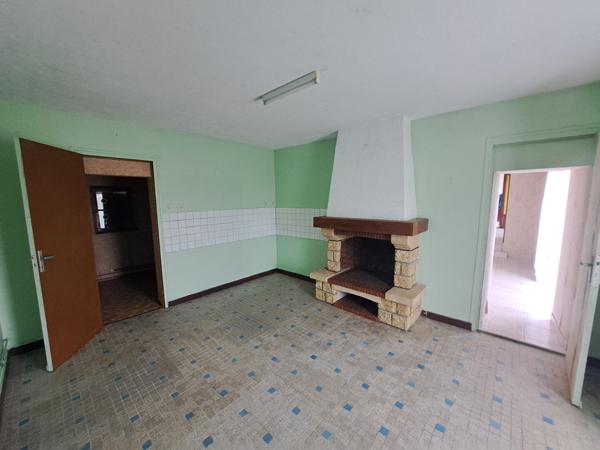 A VENDRE - MAISON DE PLAIN PIED A VILLAINES SOUS MALICORNE