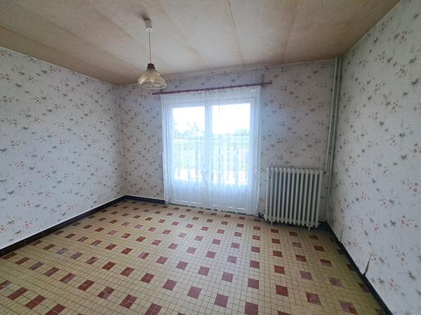 A VENDRE - MAISON DE PLAIN PIED A VILLAINES SOUS MALICORNE