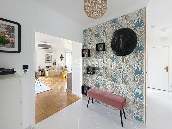 Grand Appartement 4 Pièces RENOVE MODERNE Traversant avec Terrasses Cave et Deux Garages - 69500 BRON