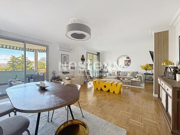 Grand Appartement 4 Pièces RENOVE MODERNE Traversant avec Terrasses Cave et Deux Garages - 69500 BRON