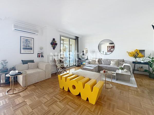 Grand Appartement 4 Pièces RENOVE MODERNE Traversant avec Terrasses Cave et Deux Garages - 69500 BRON