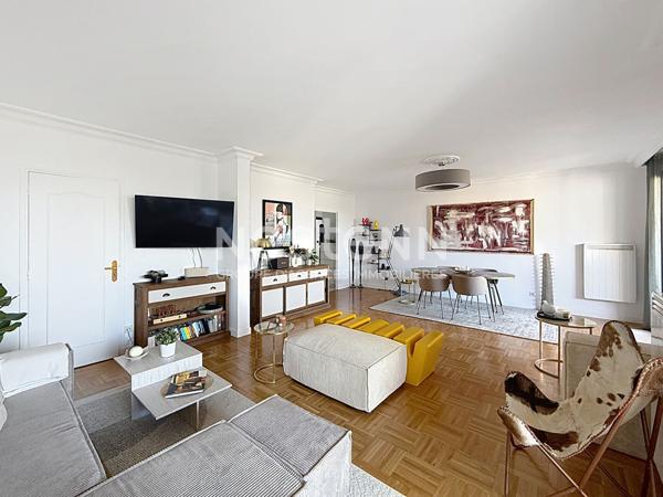 Grand Appartement 4 Pièces RENOVE MODERNE Traversant avec Terrasses Cave et Deux Garages - 69500 BRON