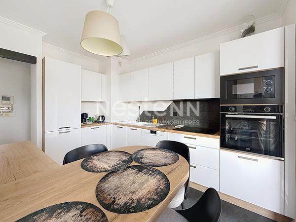 Grand Appartement 4 Pièces RENOVE MODERNE Traversant avec Terrasses Cave et Deux Garages - 69500 BRON