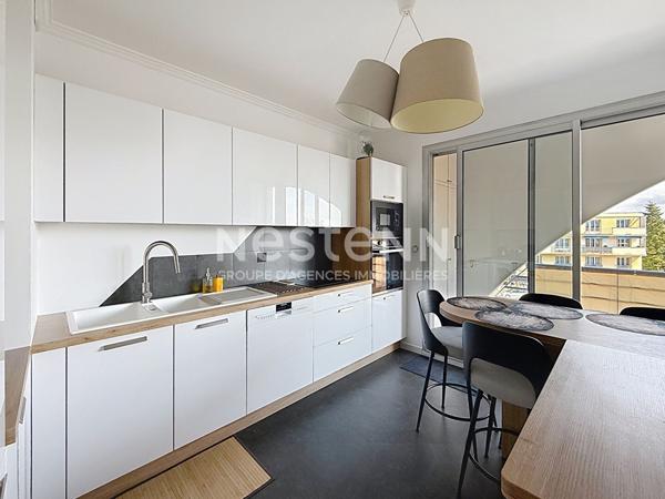 Grand Appartement 4 Pièces RENOVE MODERNE Traversant avec Terrasses Cave et Deux Garages - 69500 BRON