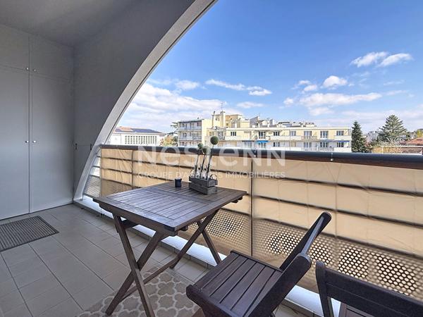 Grand Appartement 4 Pièces RENOVE MODERNE Traversant avec Terrasses Cave et Deux Garages - 69500 BRON