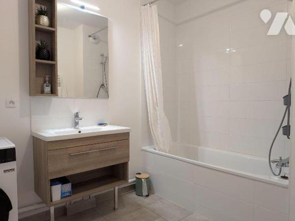 Appartement à Vendre à Bordeaux (33100) en Gironde (33)

Quartier BELVEDERE (commerces de pro...