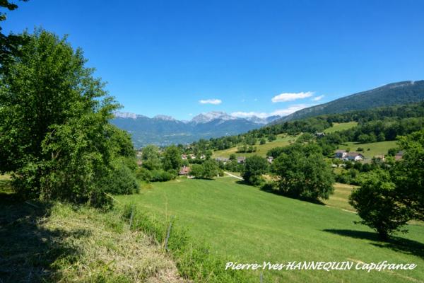 Terrain constructible de 1 020 m² avec vue panoramique – Saint-Jorioz (74)