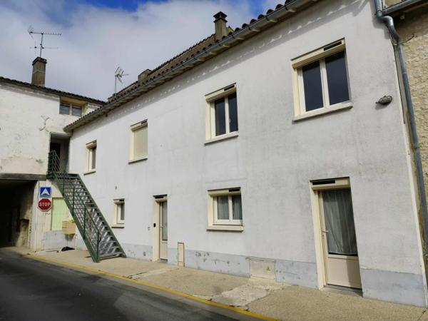 Brioux-sur-Boutonne (79170) Bel immeuble de rapport