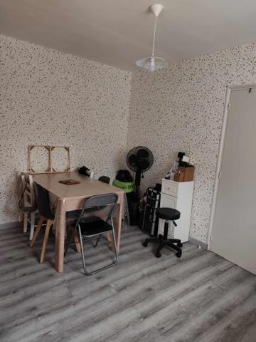 Brioux-sur-Boutonne (79170) Bel immeuble de rapport