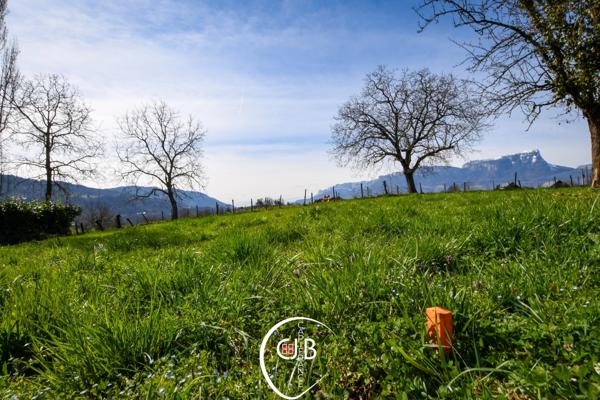 Planaise – Terrain constructible de 473 m² viabilisé