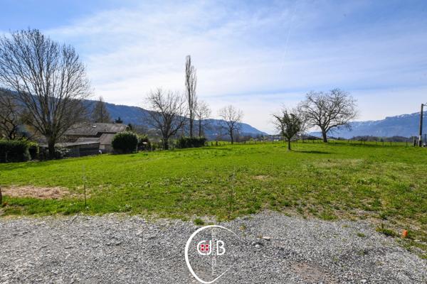 Planaise – Terrain constructible de 473 m² viabilisé