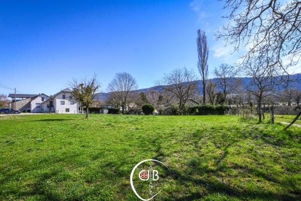 Planaise – Terrain constructible de 473 m² viabilisé