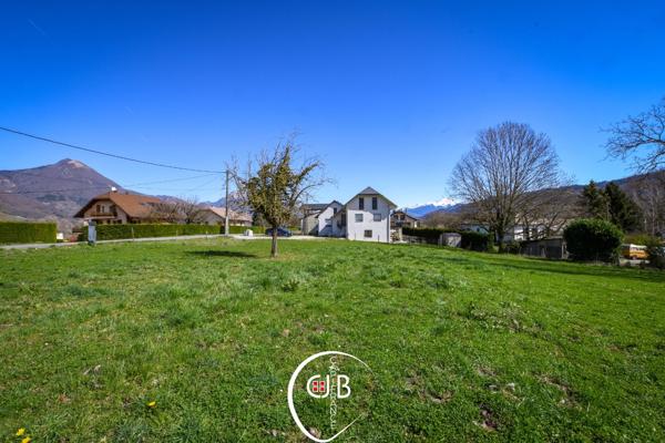 Planaise – Terrain constructible de 473 m² viabilisé