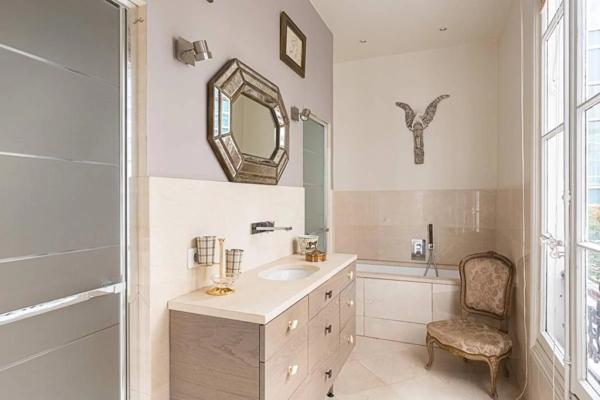 PARIS VIII ELÉGANT APPARTEMENT DE 155M2