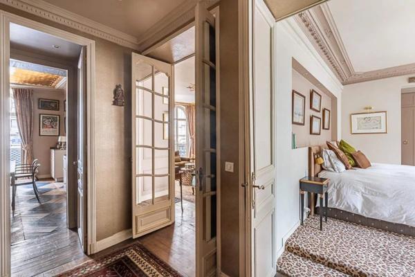 PARIS VIII ELÉGANT APPARTEMENT DE 155M2