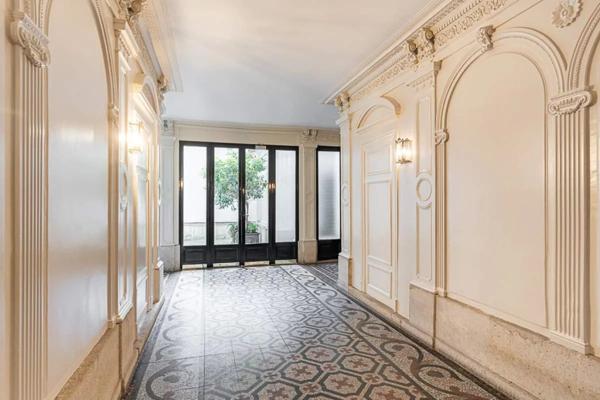 PARIS VIII ELÉGANT APPARTEMENT DE 155M2