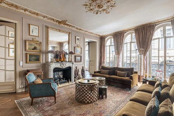 PARIS VIII ELÉGANT APPARTEMENT DE 155M2