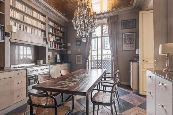 PARIS VIII ELÉGANT APPARTEMENT DE 155M2