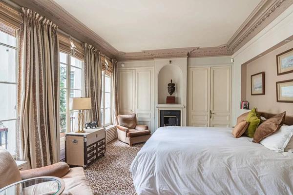 PARIS VIII ELÉGANT APPARTEMENT DE 155M2