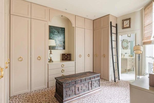 PARIS VIII ELÉGANT APPARTEMENT DE 155M2