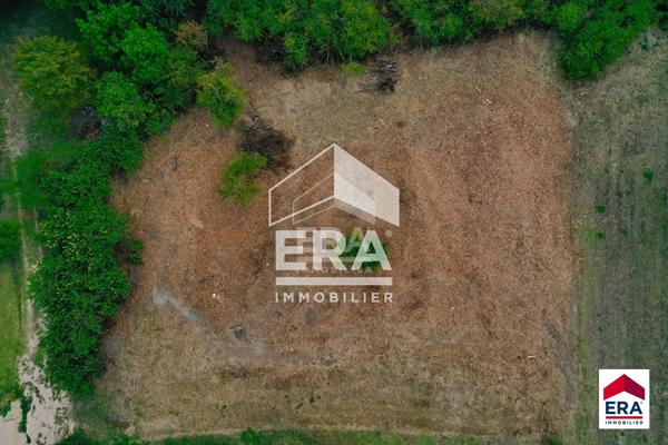 À saisir : Terrain constructible de 1870 m² + 3 terrains naturels en bord de rivière !