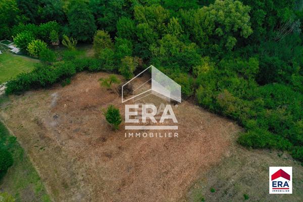 À saisir : Terrain constructible de 1870 m² + 3 terrains naturels en bord de rivière !