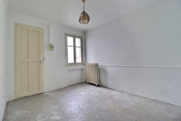 COLOMBES ? HYPERCENTRE ? À 3 MINUTES À PIED DE LA GARE ? 10,70 M