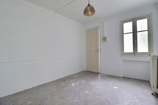 COLOMBES ? HYPERCENTRE ? À 3 MINUTES À PIED DE LA GARE ? 10,70 M