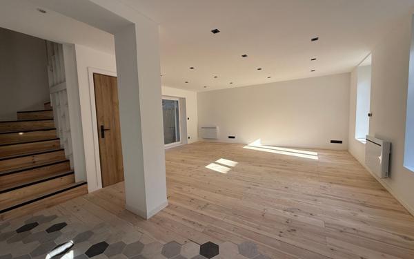 Maison à vendre    5 pièces • 237,60 m2 Courgains